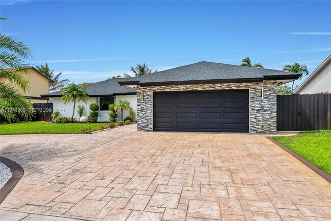 Building Photo - 730 SW 95 Terrace