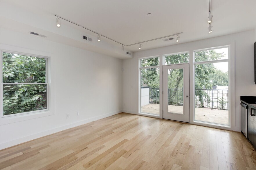 Building Photo - 215 Upshur St NW