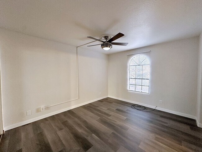 Building Photo - REMODELED 2 BEDROOM DOWNSTAIRS CONDO IN GATED COMMUNITY