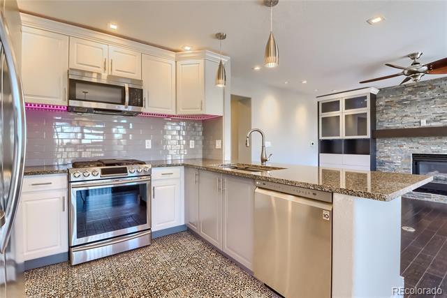 Building Photo - 16229 Hedgeway Dr