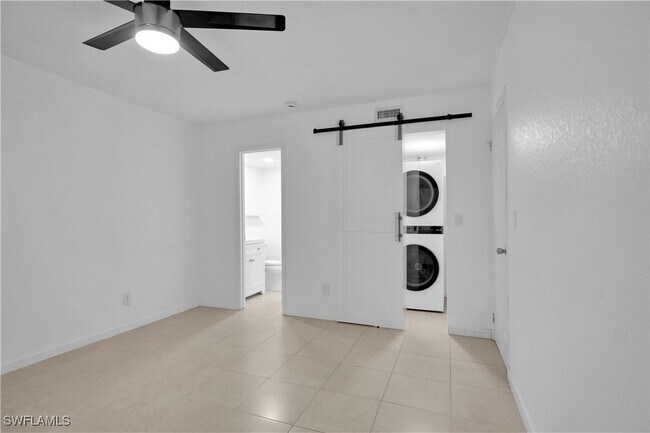 Building Photo - 4601 Bayshore Dr