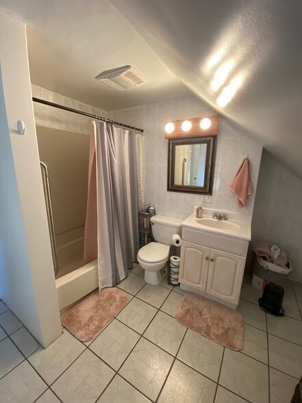 bath - 81 Cedar St
