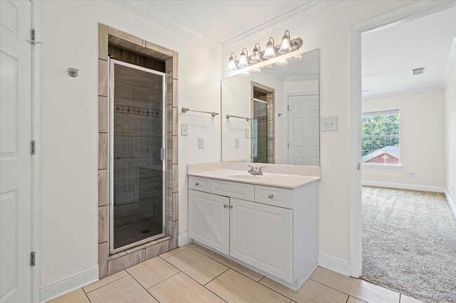 Building Photo - 27572 Claiborne Cir