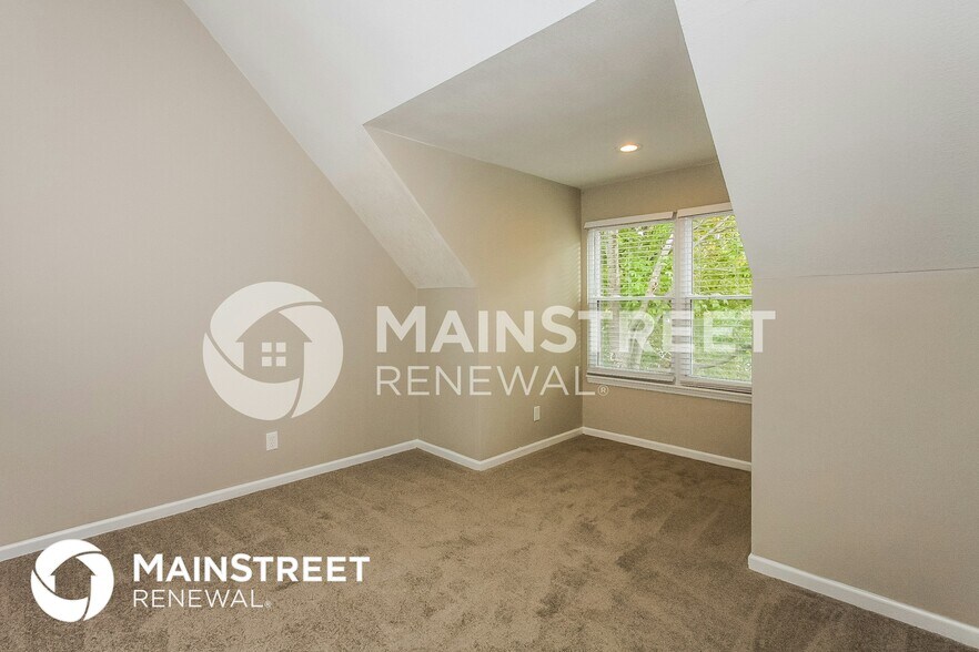 Building Photo - 8425 N Chatham Ave