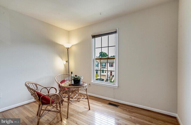 Building Photo - 5518 Sully Lake Dr