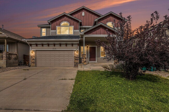 Building Photo - Nice Big Home, close to Ft Carson, Updated...