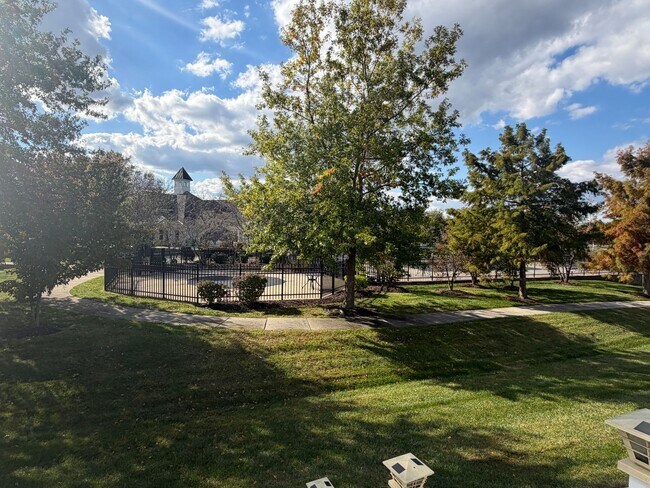 Building Photo - Lovely home in Nassau Grove with finished basement!