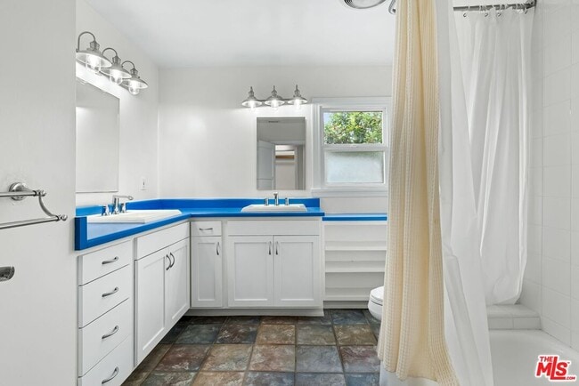 Building Photo - 8176 La Jolla Shores Dr