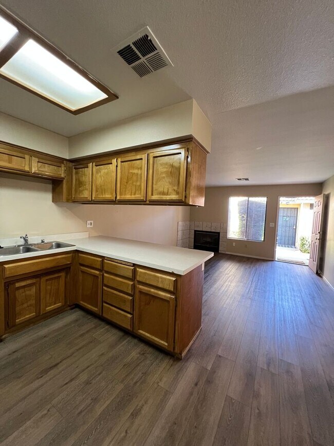 Building Photo - 8609 Lyn River Ct