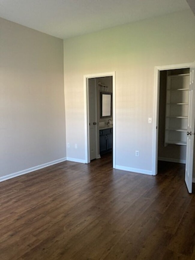 Building Photo - Spacious Washington Township Two Bedroom R...