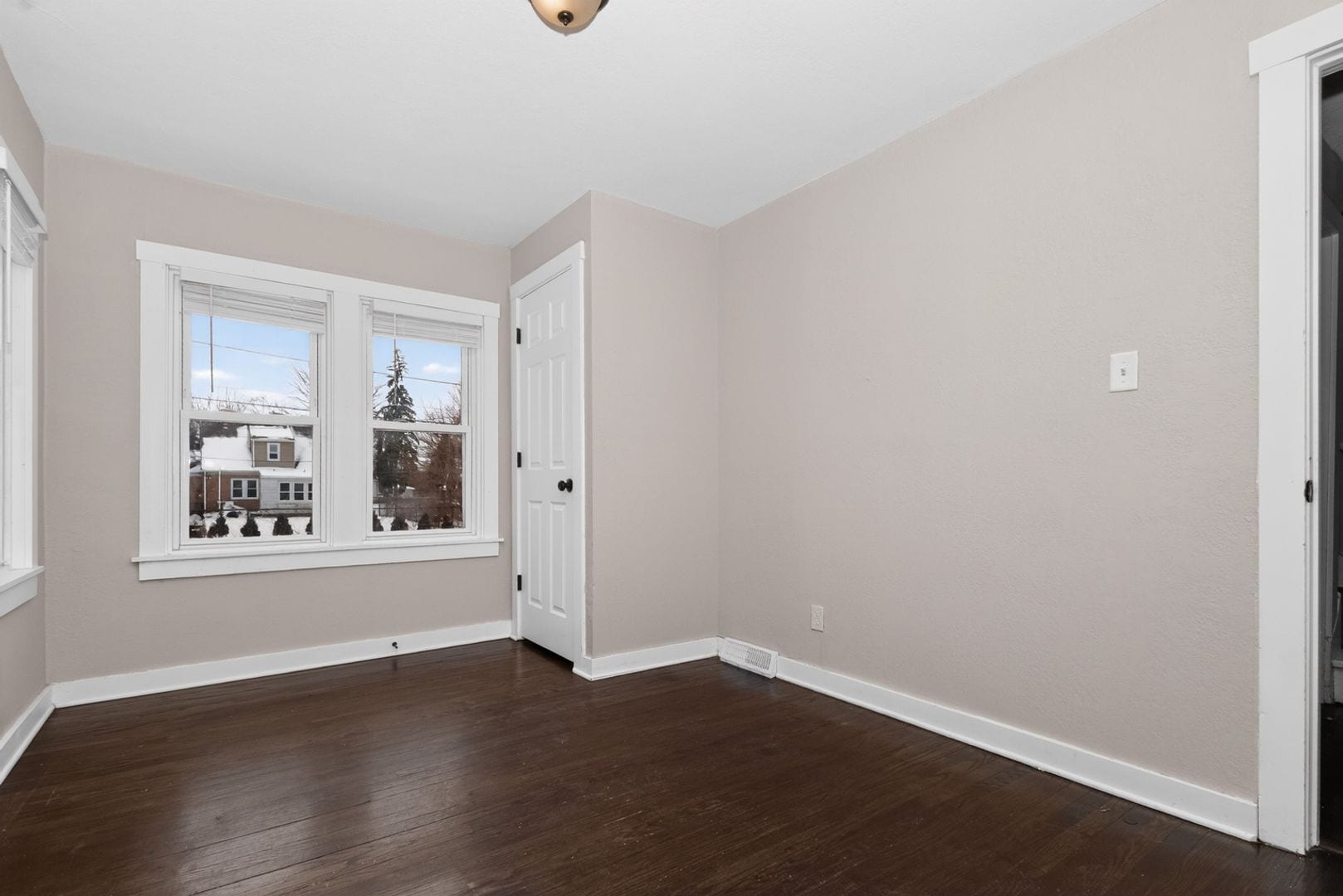 Building Photo - 1631 W Custer Ave