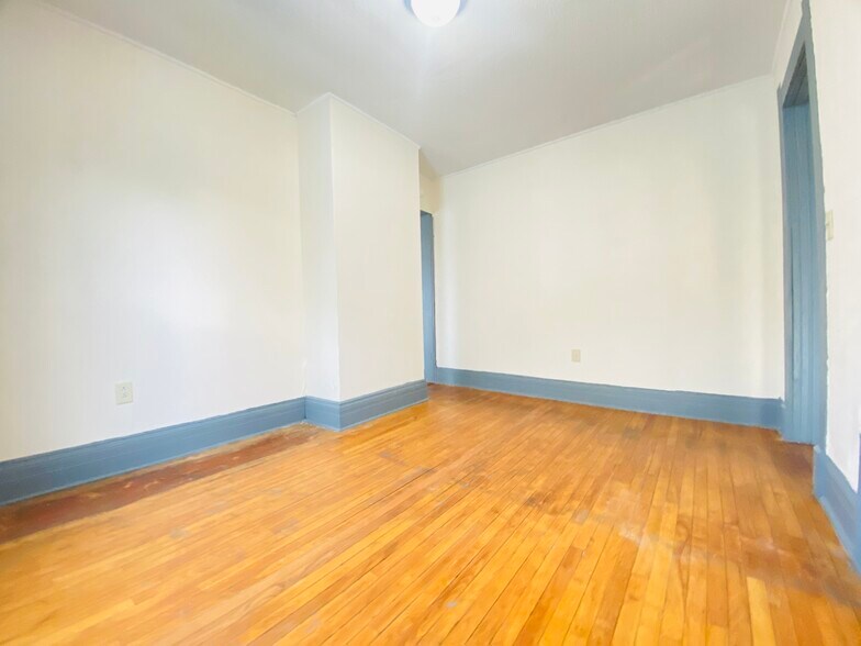 Building Photo - 1337 Madison St