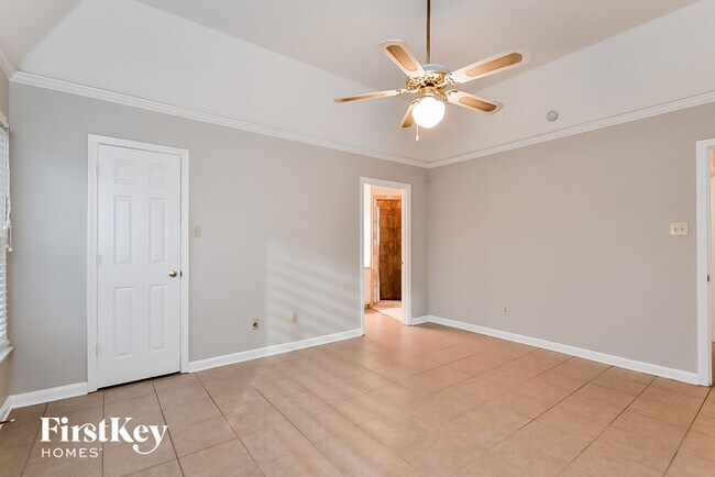 Building Photo - 8861 Reflections Cove