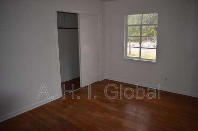 Building Photo - 4634 S Hughes St