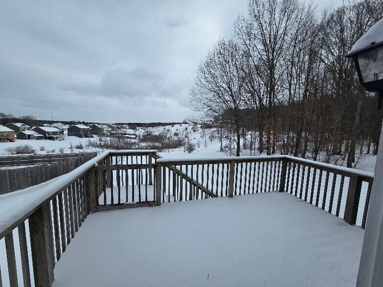 Building Photo - 717 Wild Flower Dr