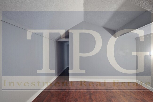 Building Photo - Newly Renovated, Pet Friendly Home in KCMO!