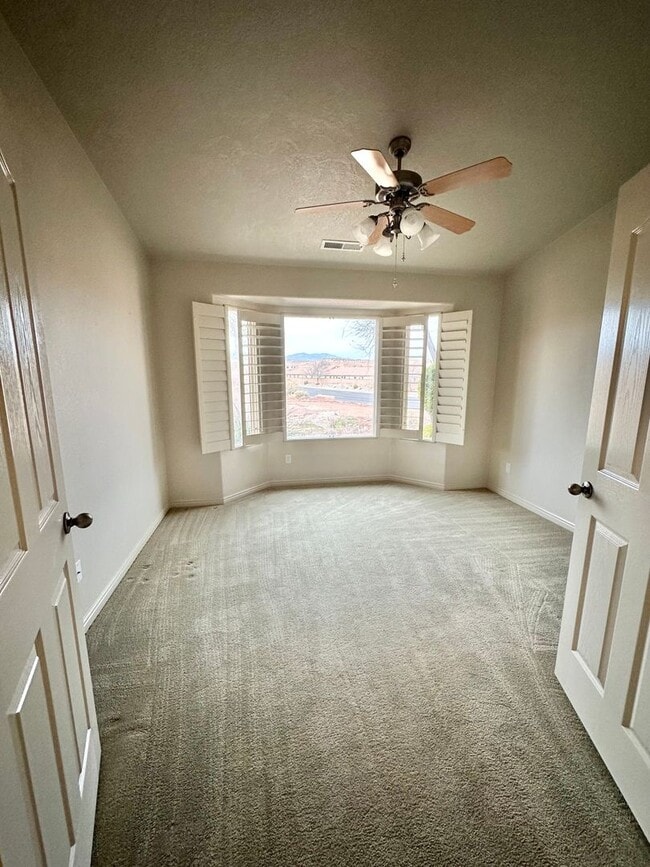 Building Photo - 3 Bedroom Home + an office on Southgate Golf Course.