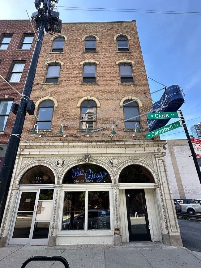 Primary Photo - 536 N Clark St