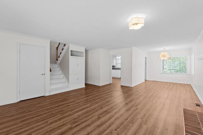 Building Photo - 1201 River Ridge Dr