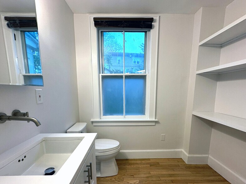 Building Photo - 111 Amity St