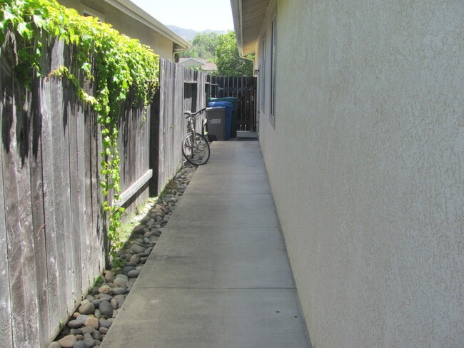 Building Photo - Single level Home in the Orcutt Neighborhood