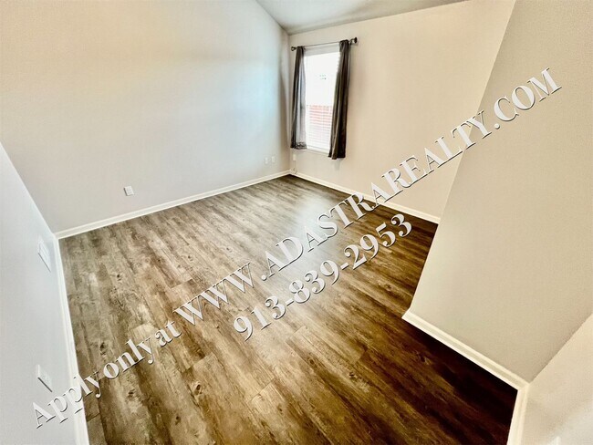 Building Photo - Like New Ranch in Spring Hill-Available in...