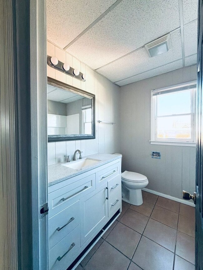 Building Photo - Modern 1 Bed, 1 Bath in Johnson City — All Utilities Included, Pet Friendly!