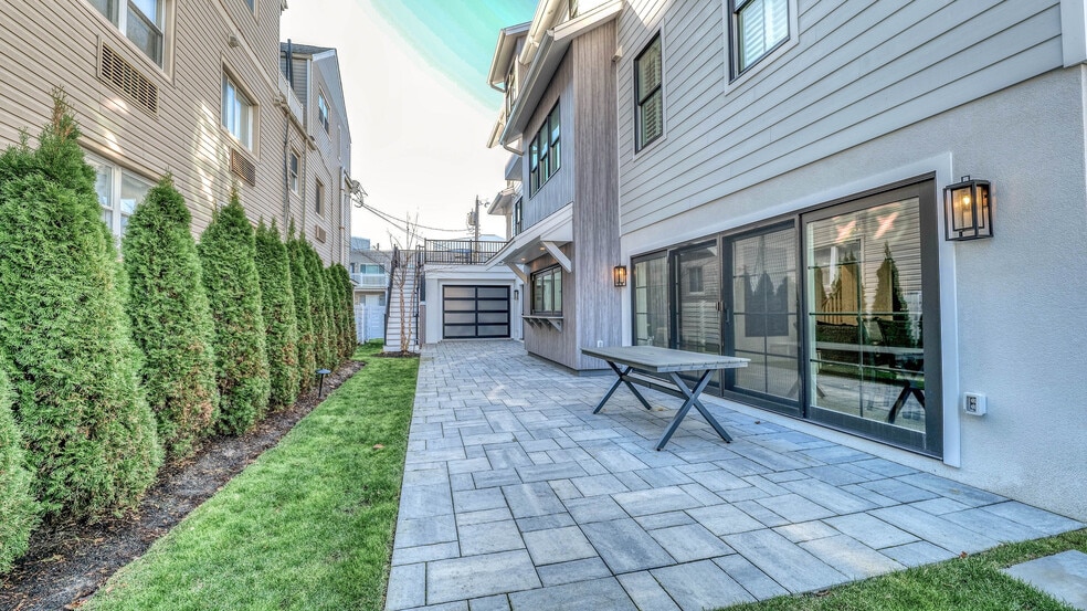 Building Photo - 101 S Madison Ave