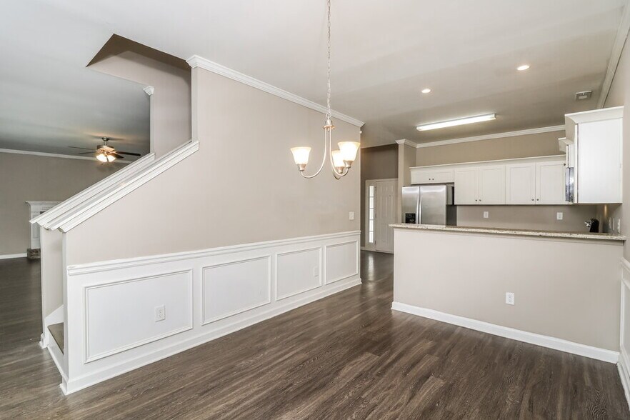 Building Photo - 634 Fieldcrest Dr