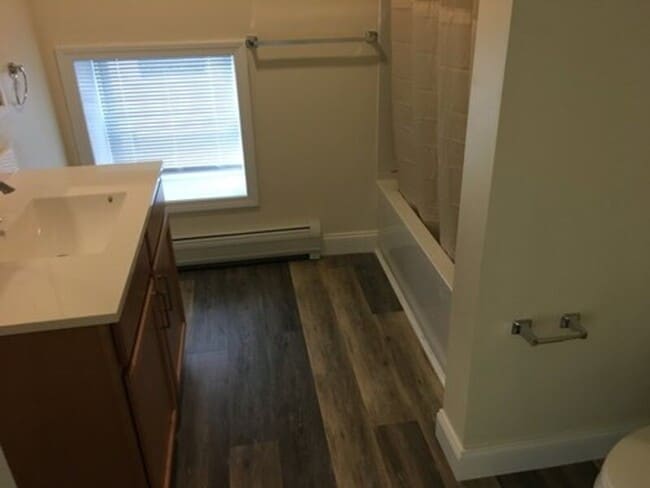 Building Photo - 323-325 College Street, Unit 11