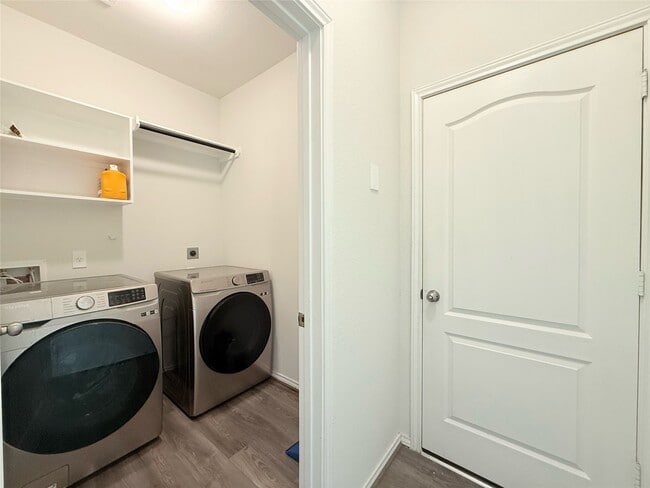 Building Photo - 15515 Islandview Ln