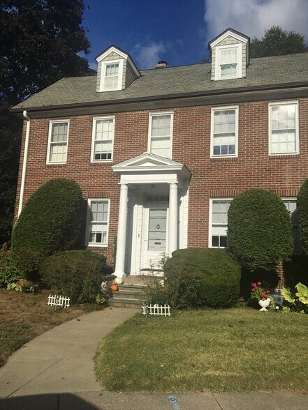 Primary Photo - 24 Hunnewell Cir