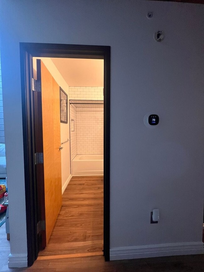 Building Photo - Modern Downtown Loft – Walkable, Stylish, ...
