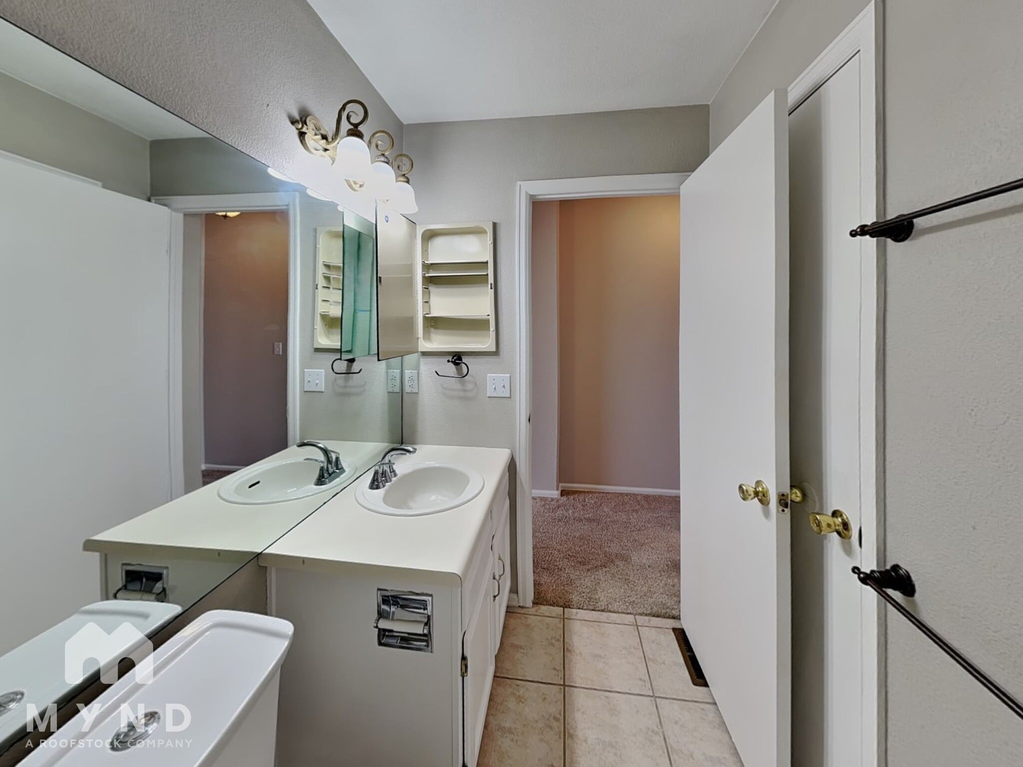 Building Photo - 2421 S Harlan Ct