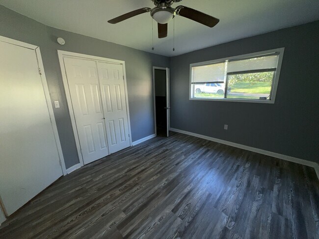 Building Photo - 2732 Woodside Dr