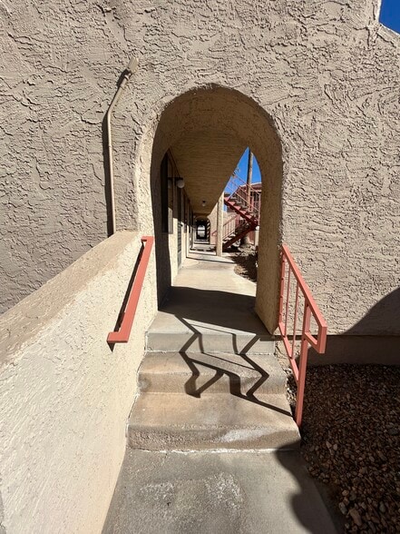 Arched walkways for shade and privacy - 1957 Mesquite Ave