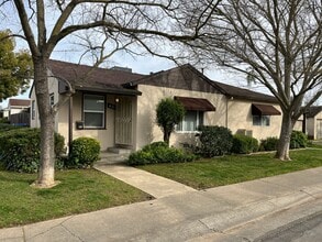Building Photo - Cozy Duplex with Upgrades