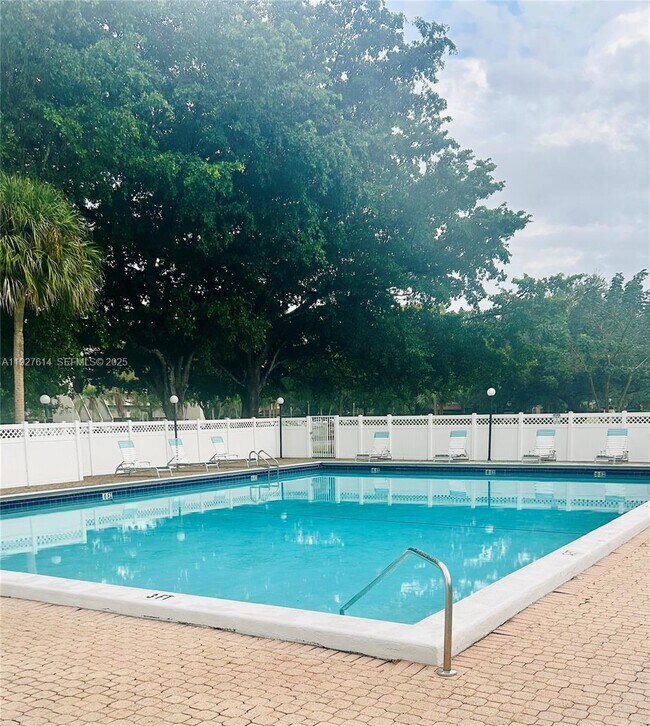 Building Photo - 3100 W Rolling Hills Cir