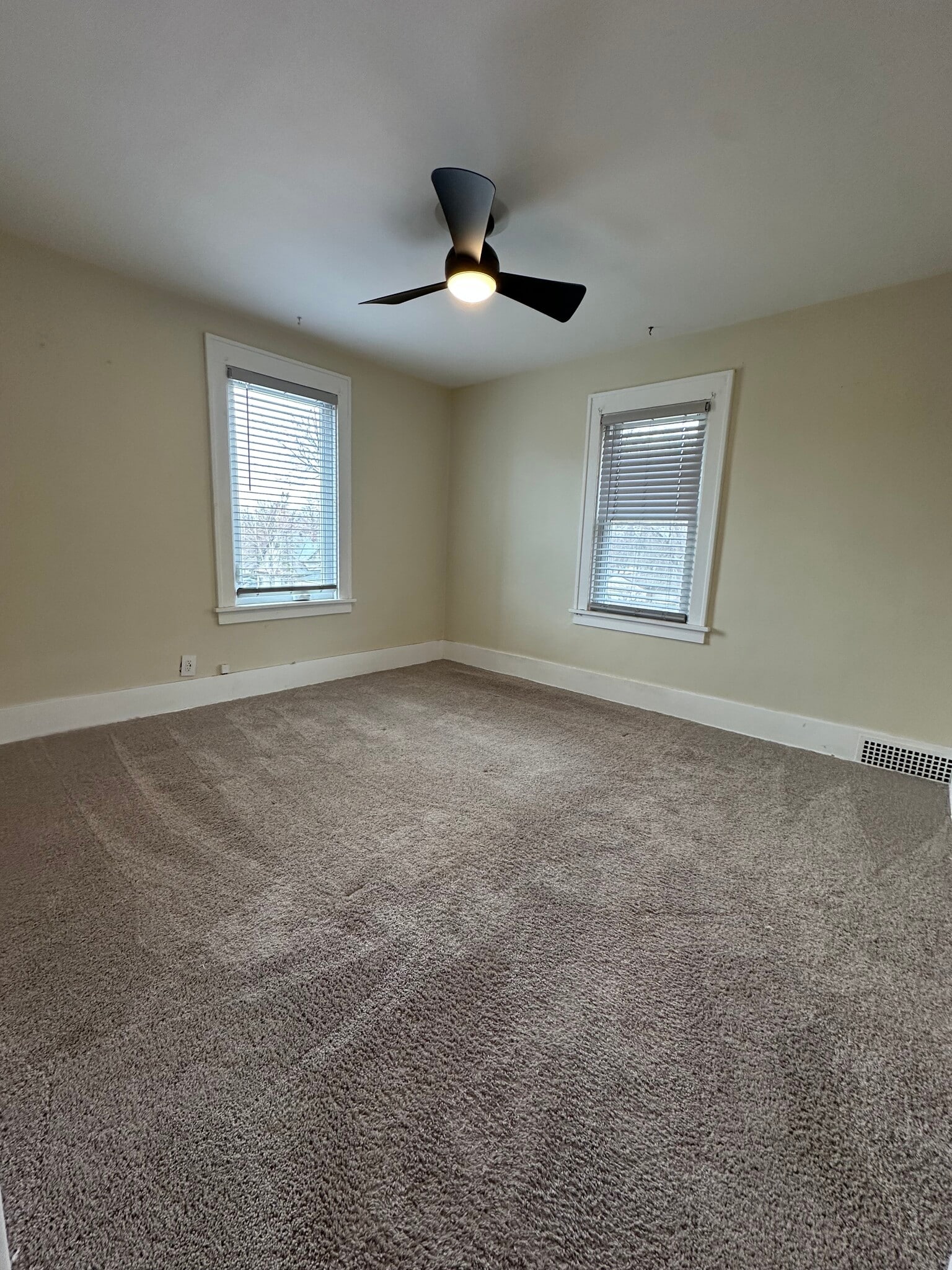 Building Photo - 930 N 5th St