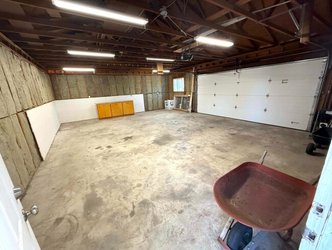 Building Photo - 3890 NW 25th St