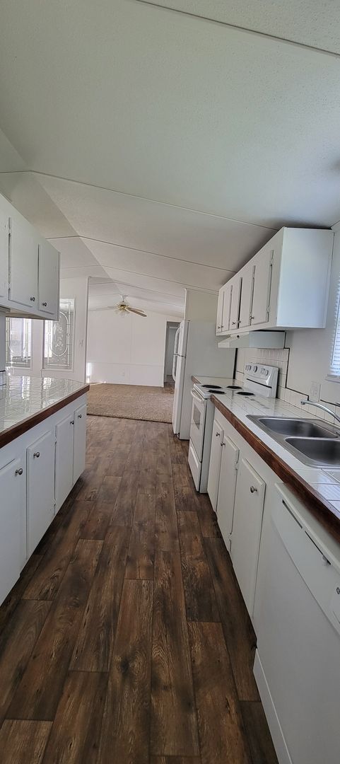 Building Photo - Ready to Move in