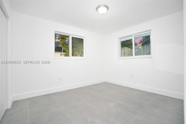 Building Photo - 2841 SW 24th St