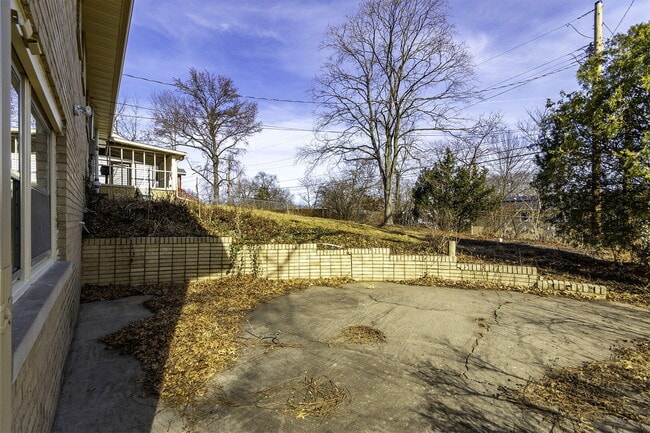 Building Photo - 340 Crown Point