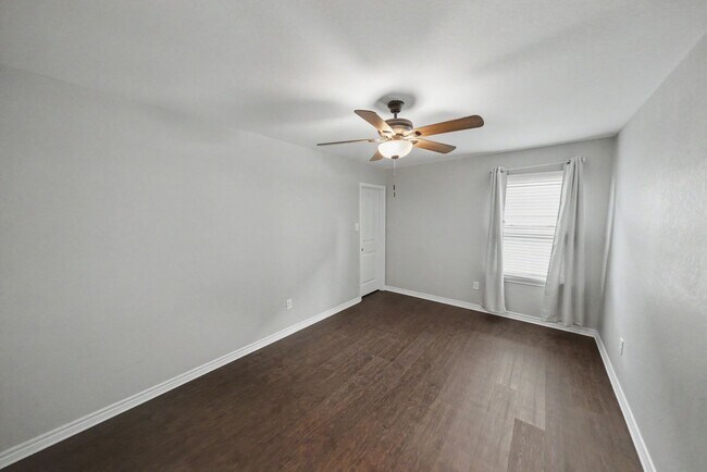 Building Photo - Spacious Home with Office, Game Room & Solar Panels Near Randolph AFB - Realtor Commission: $500
