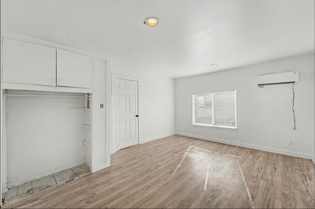 Building Photo - 732 N Victor Ave