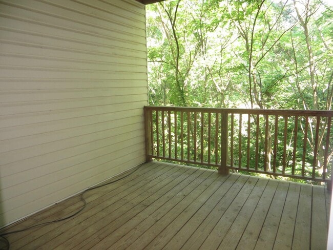 Building Photo - 8850 Fairview Bluff