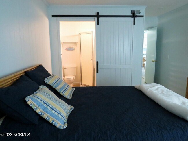 Building Photo - 301 Commerce Way