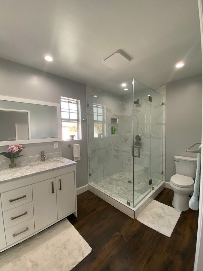 Building Photo - Remodeled 3 bed, 3 bath home on East end of Simi Valley