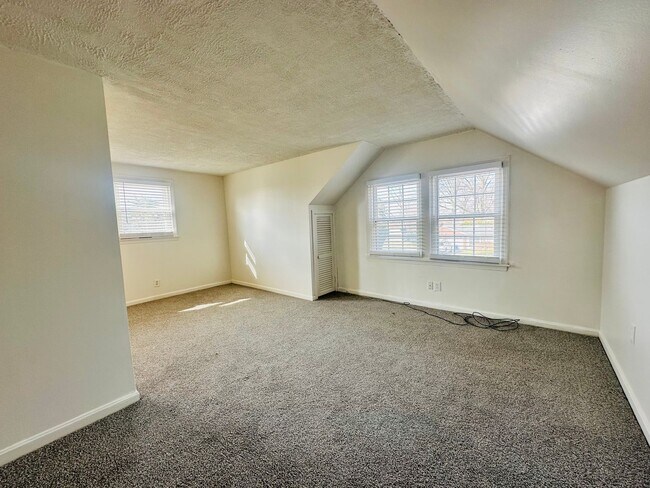 Building Photo - Spacious and stylish home in a prime Louisville location!