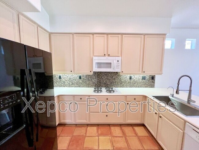 Building Photo - 42451 Saladin Dr